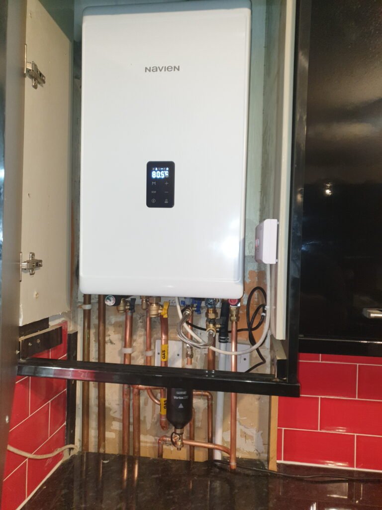Boiler installation with vertical flue